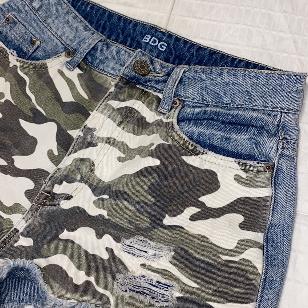Camo & Jean High Rise Shorts - Picture 6 of 9